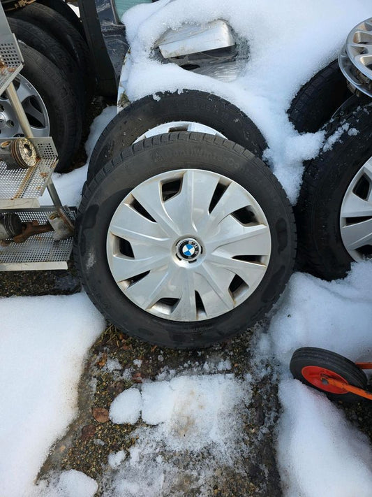 BMW Winterreifen 195/65 R16 mit Radkappe